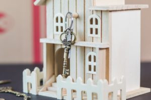 maison préfabriquée clé sur porte
